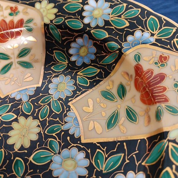 Royal Vienna Beehive Shield Hand Painted 8.5 Inch Diameter Plate Black Red Green - Picture 9 of 14